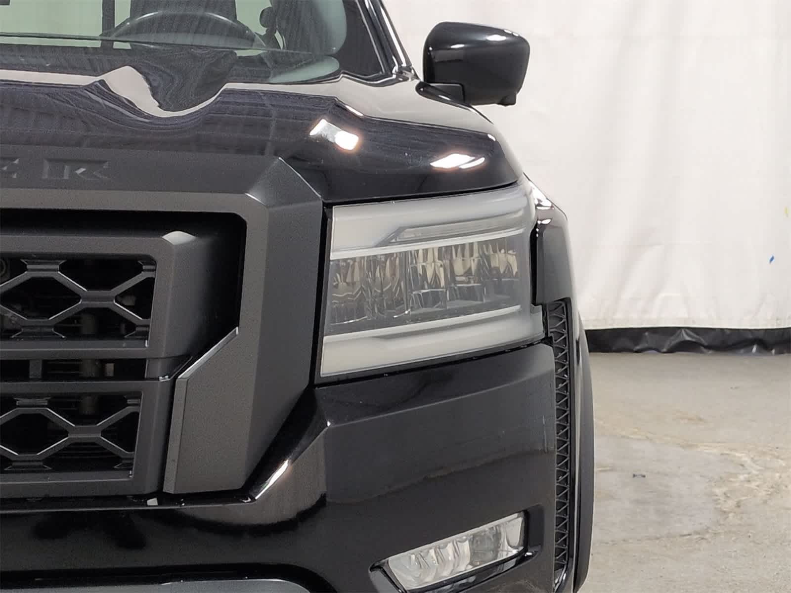 Thumbnail: 2022 Nissan Frontier - 11