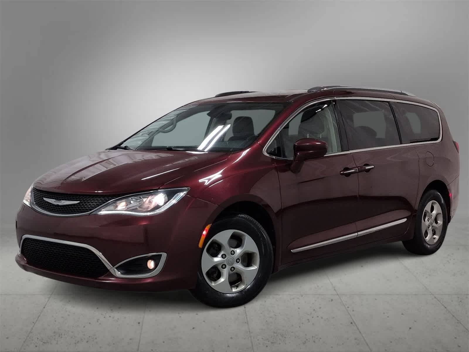 2017 Chrysler Pacifica  -
                  Farmington Hills, MI