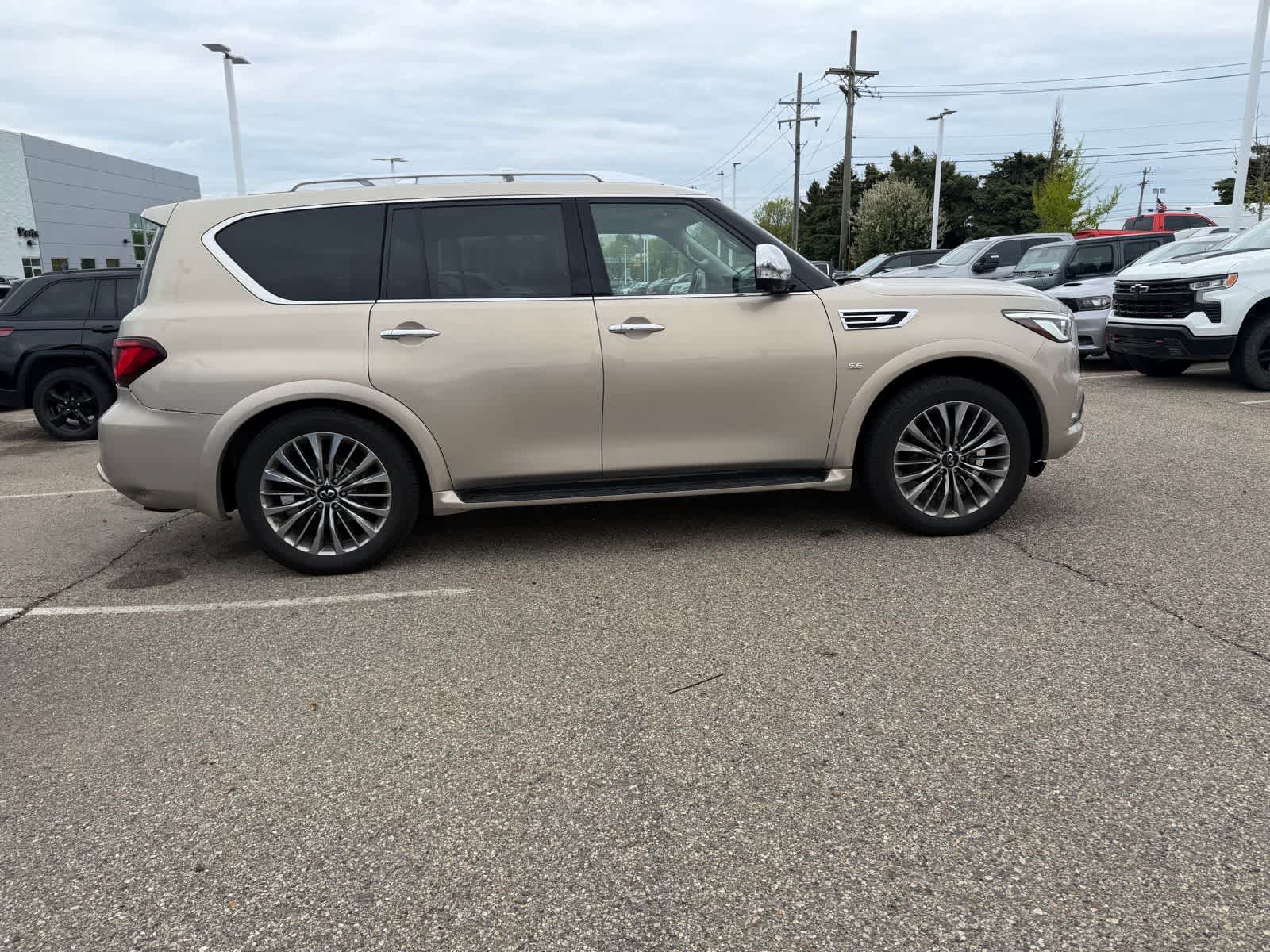 Thumbnail: 2019 INFINITI QX80 - 18