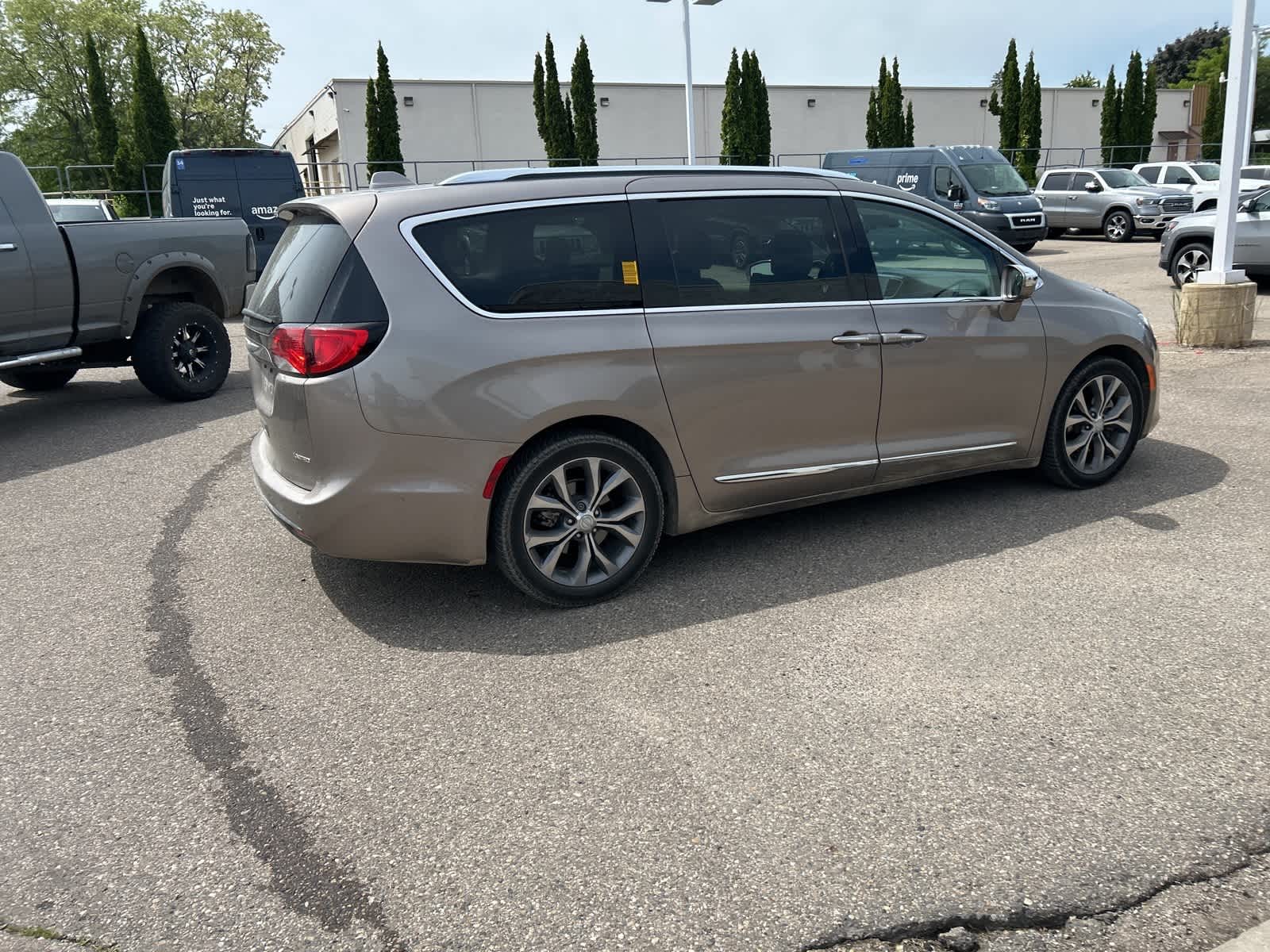 2018 Chrysler Pacifica Limited 17