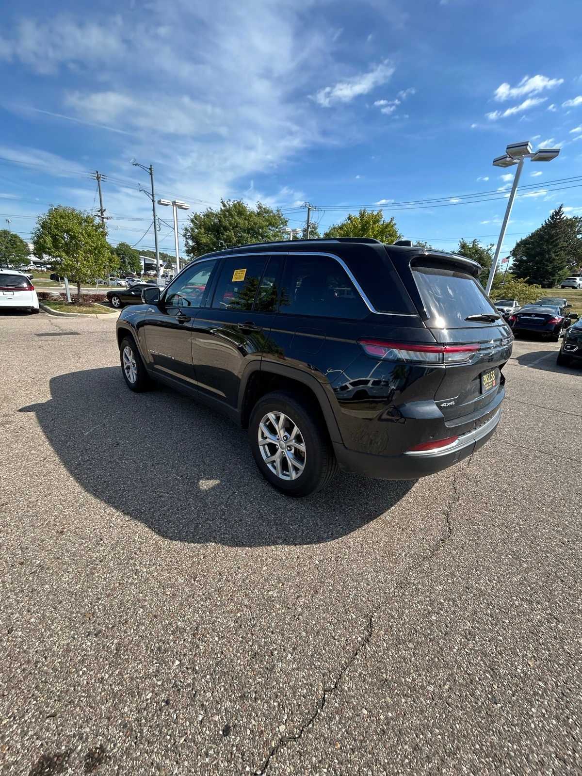Thumbnail: 2022 Jeep Grand Cherokee - 22
