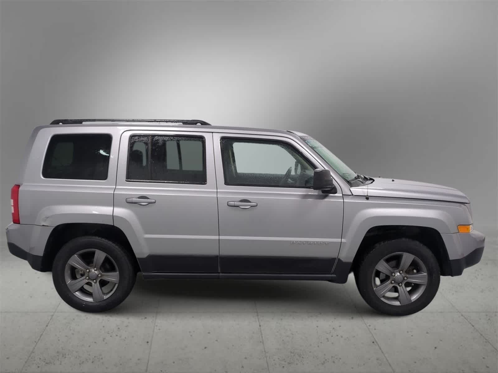 Thumbnail: 2015 Jeep Patriot - 9