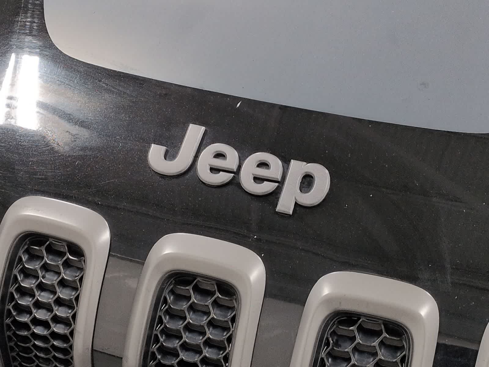Thumbnail: 2017 Jeep Cherokee - 12