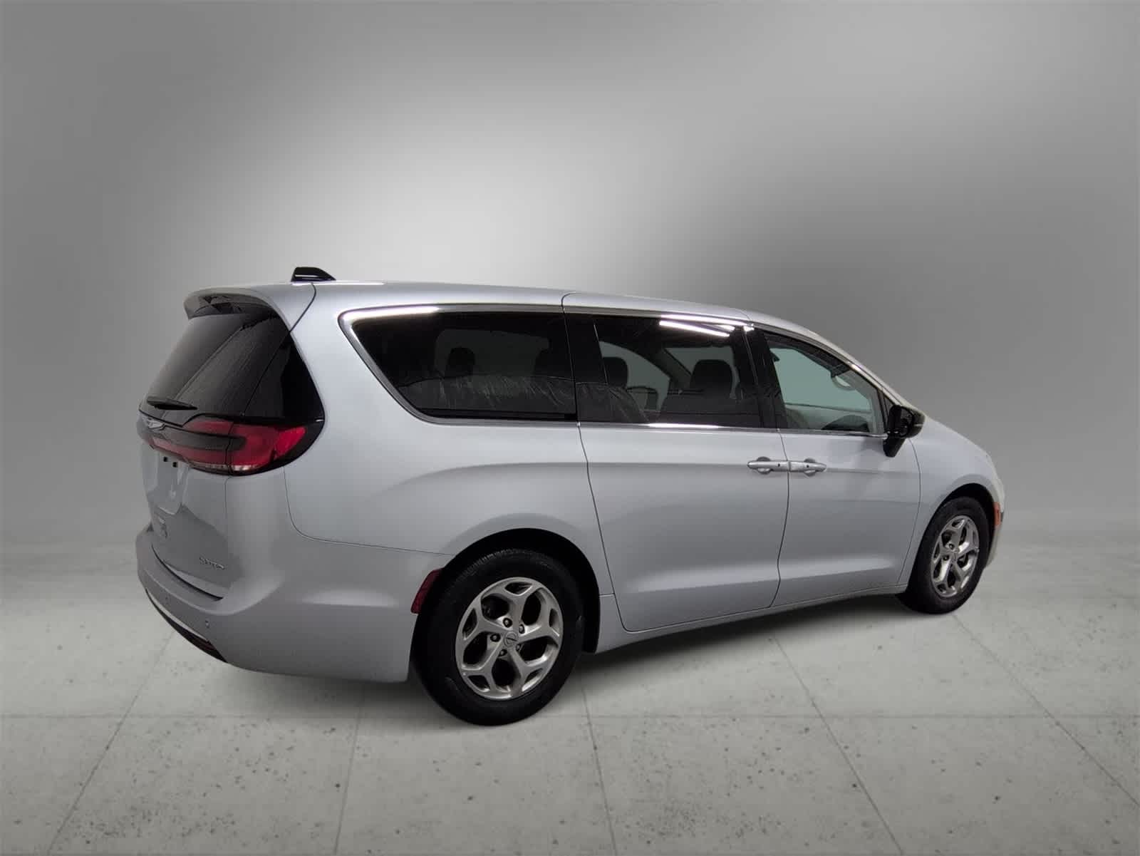 Thumbnail: 2024 Chrysler Pacifica - 8