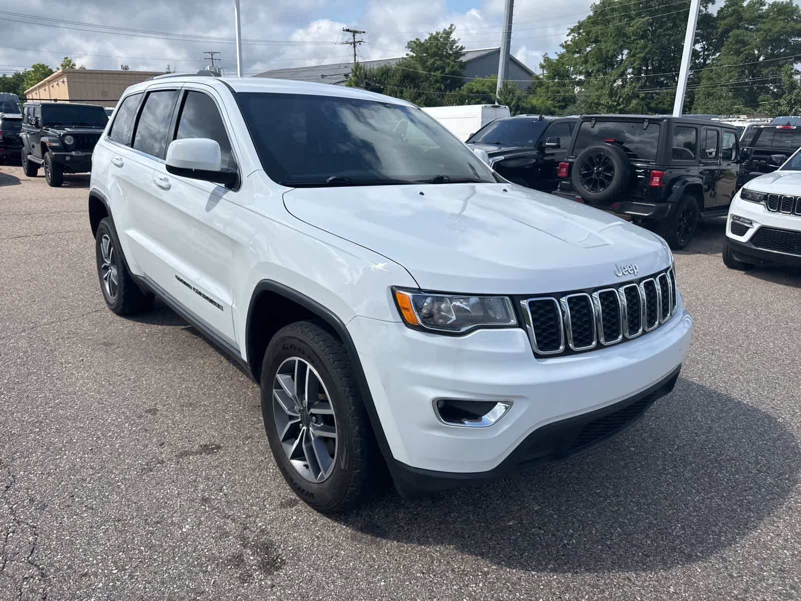 Thumbnail: 2020 Jeep Grand Cherokee - 8