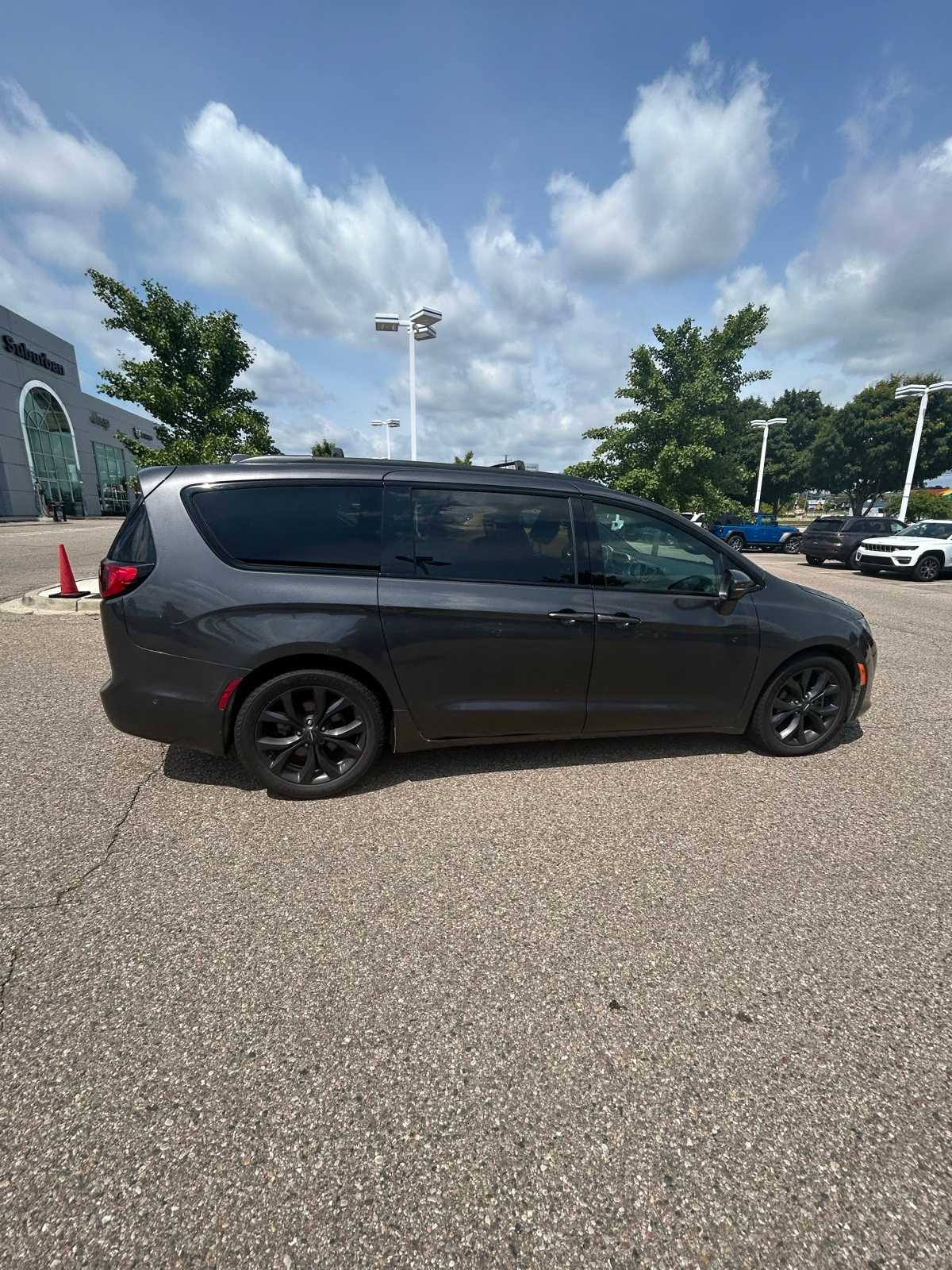 Thumbnail: 2019 Chrysler Pacifica - 14