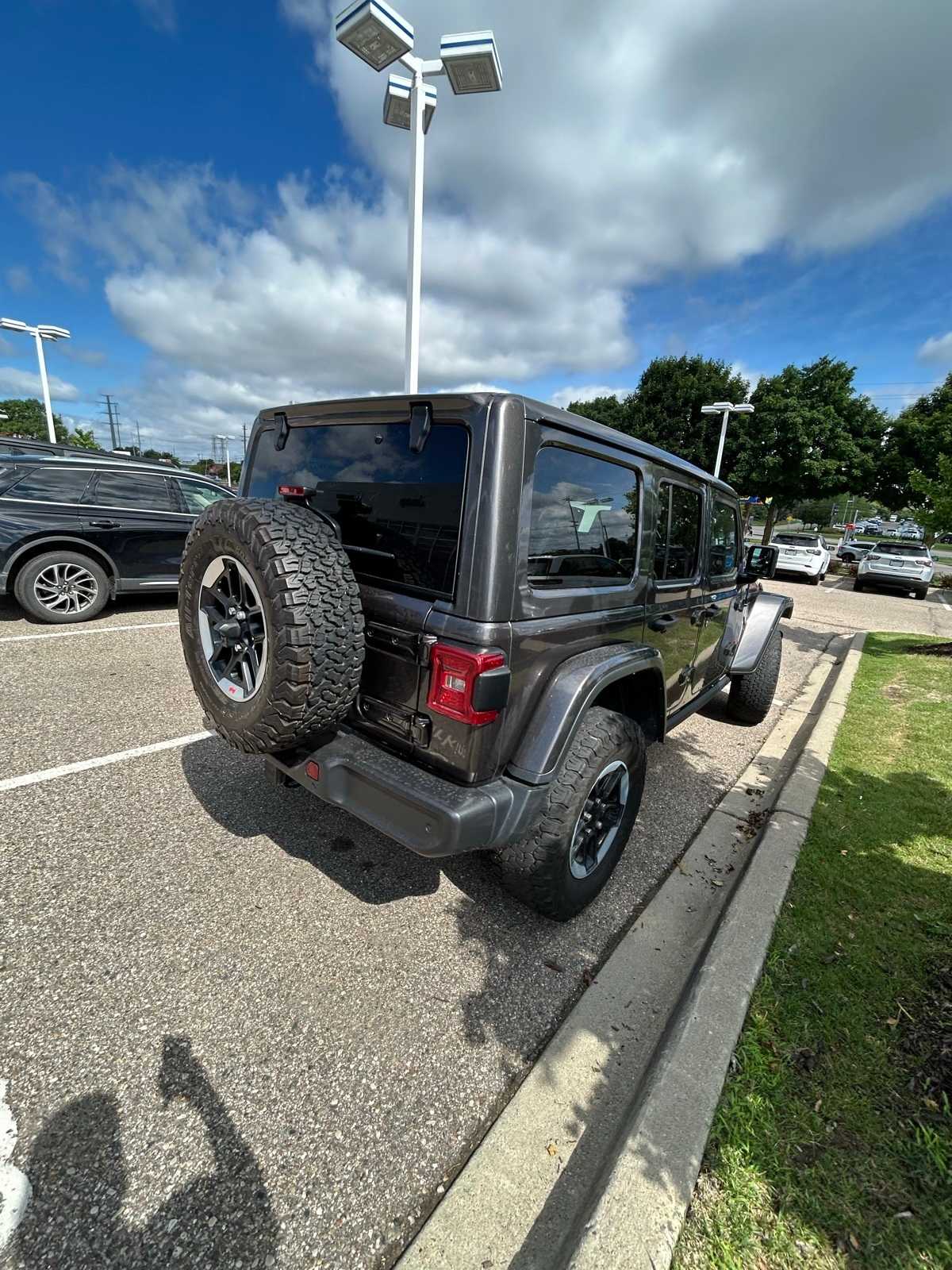 Thumbnail: 2021 Jeep Wrangler - 18