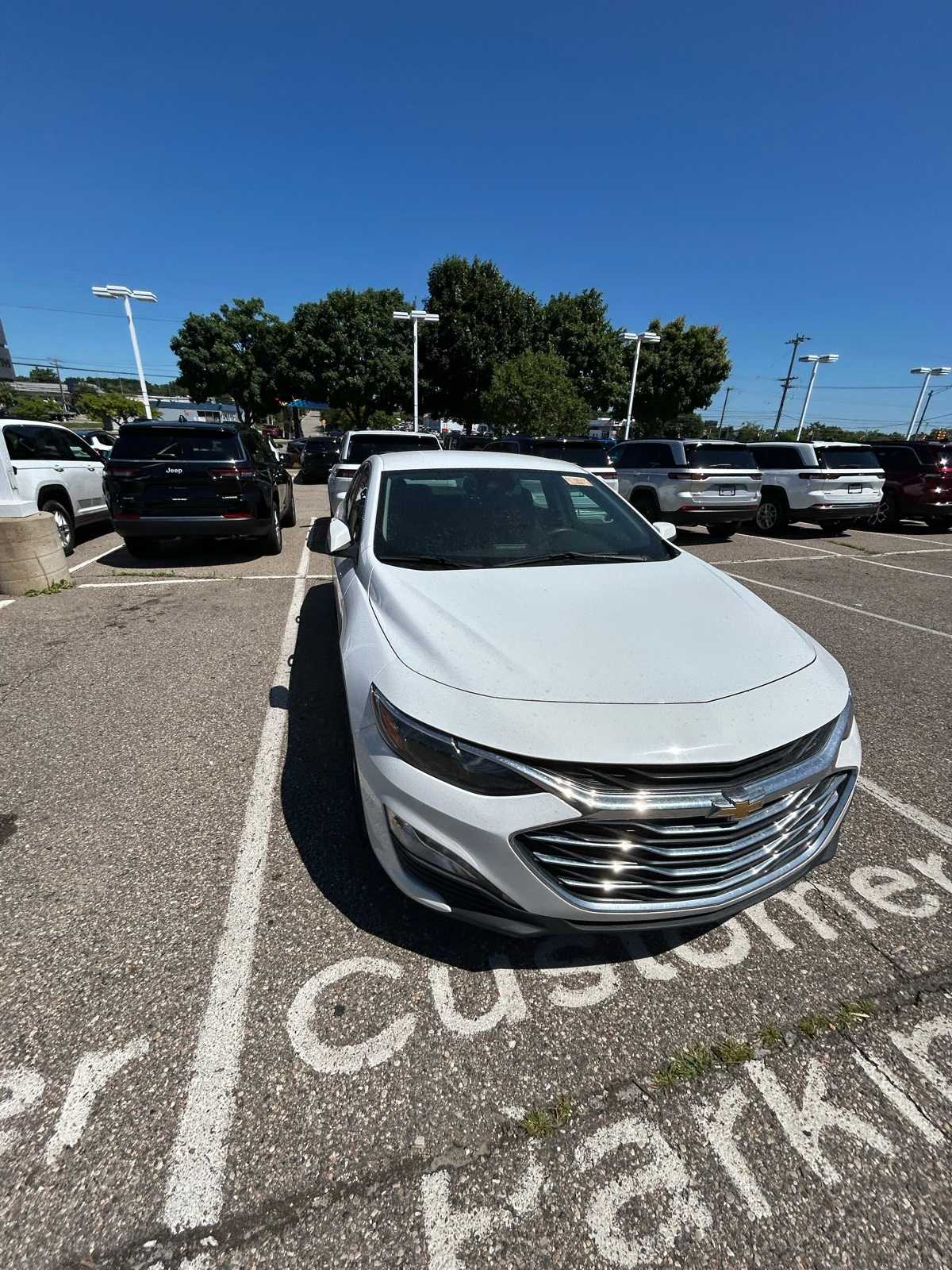 Thumbnail: 2023 Chevrolet Malibu - 4