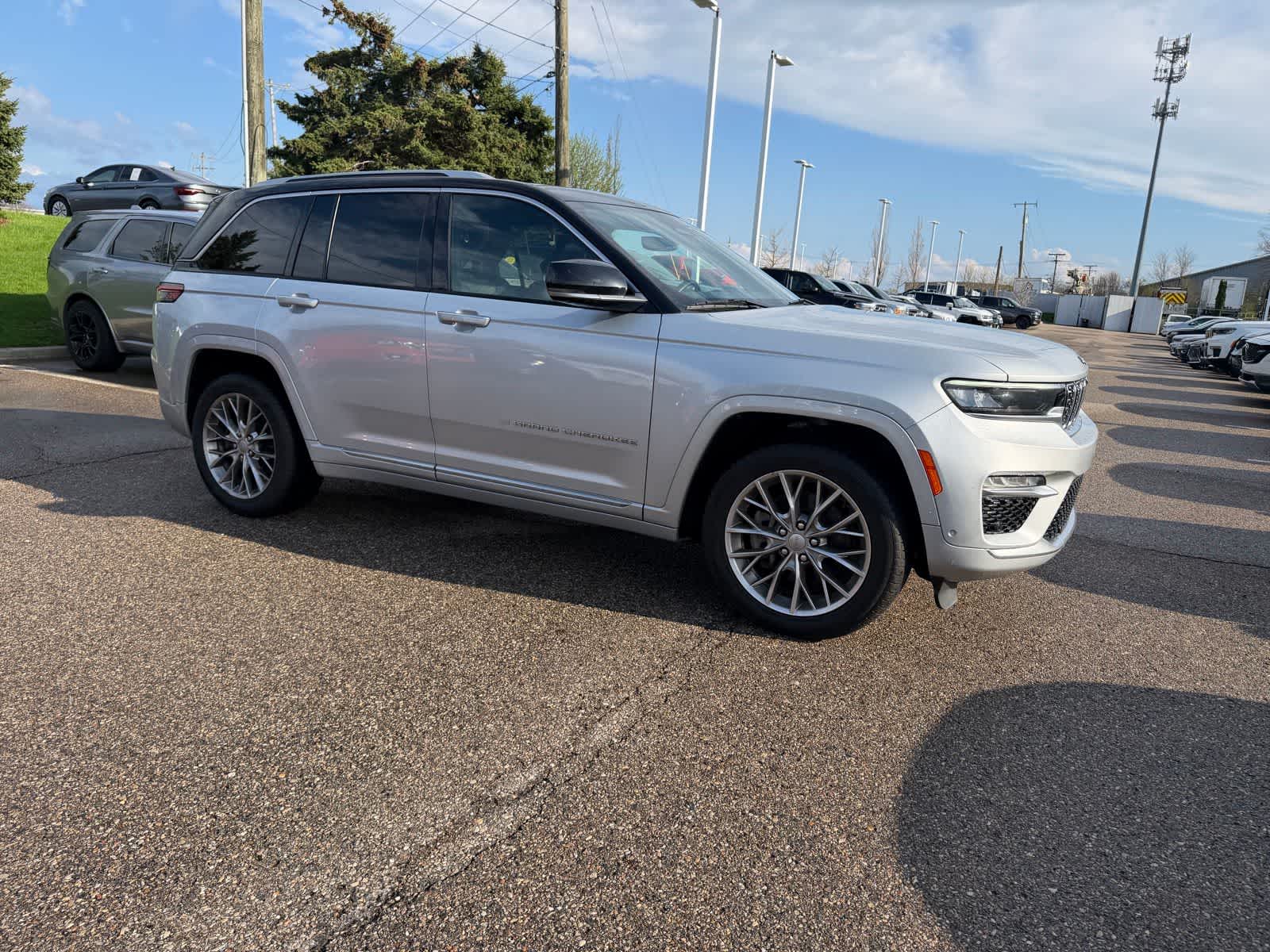 Thumbnail: 2022 Jeep Grand Cherokee - 9