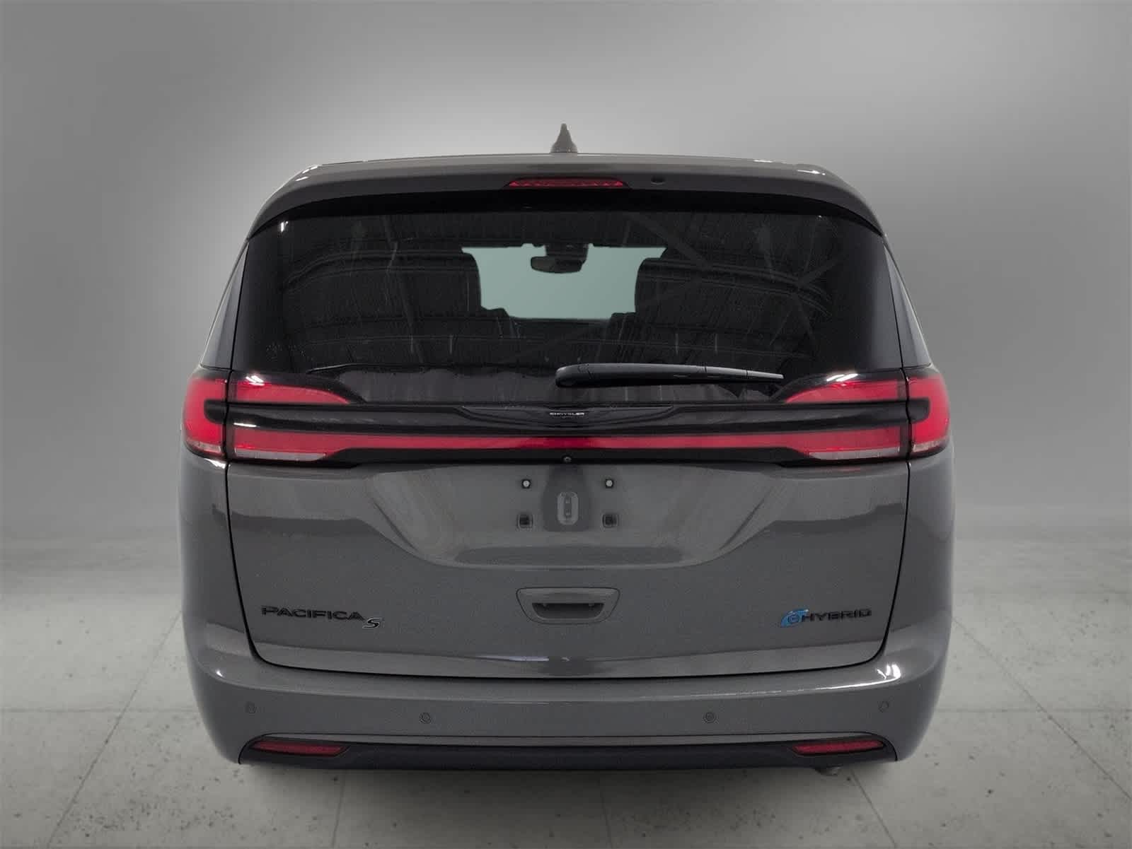 Thumbnail: 2022 Chrysler Pacifica - 7