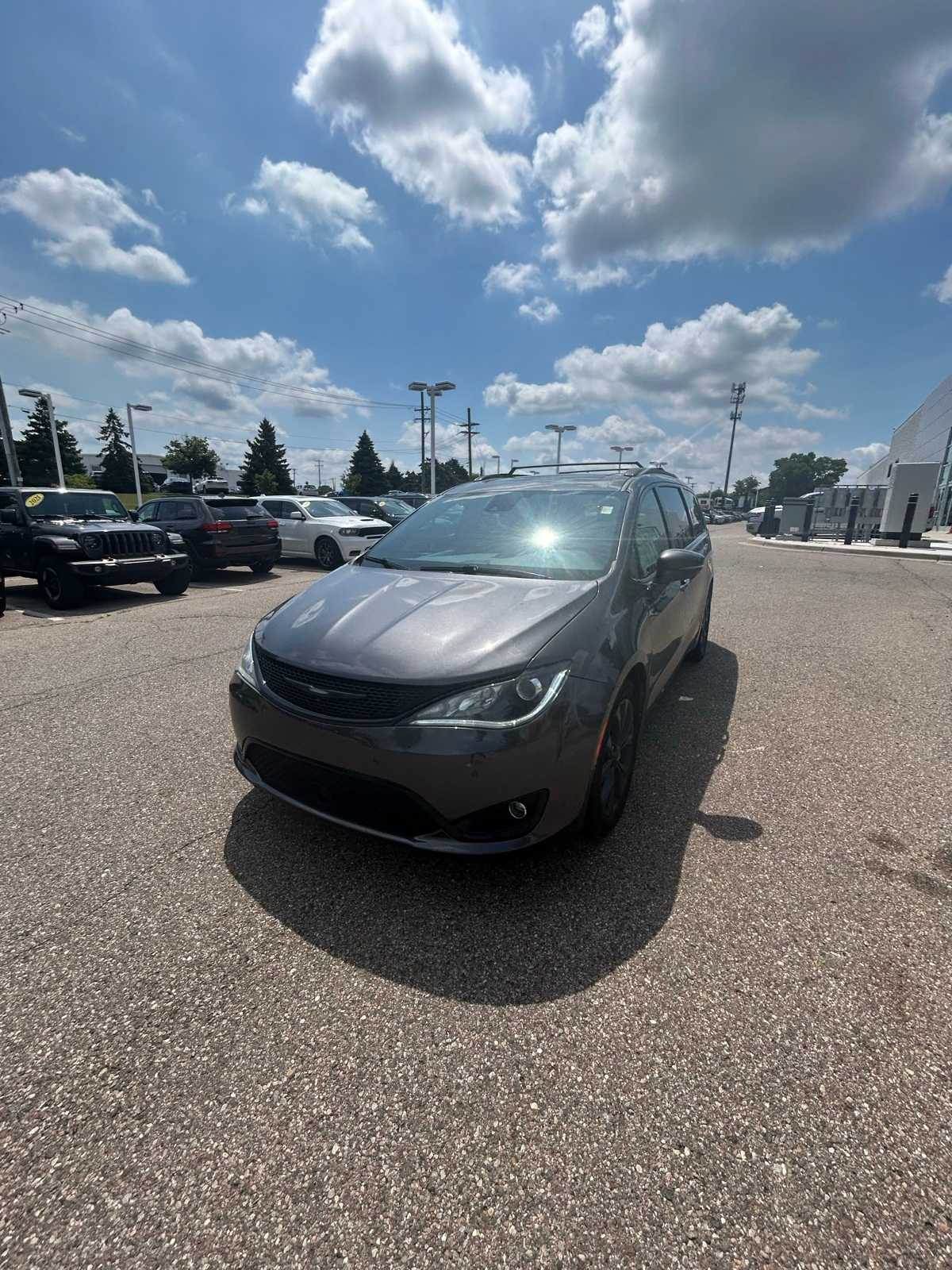 Thumbnail: 2019 Chrysler Pacifica - 3