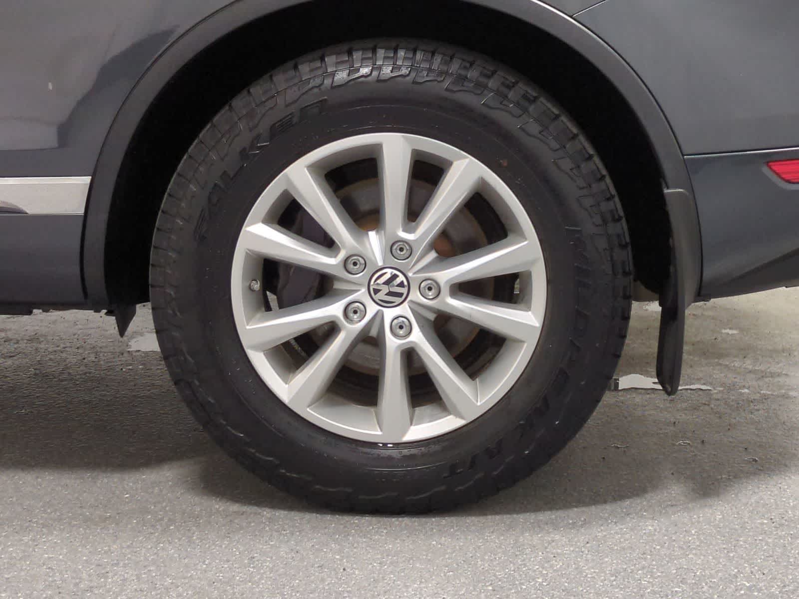 Thumbnail: 2014 Volkswagen Touareg - 14