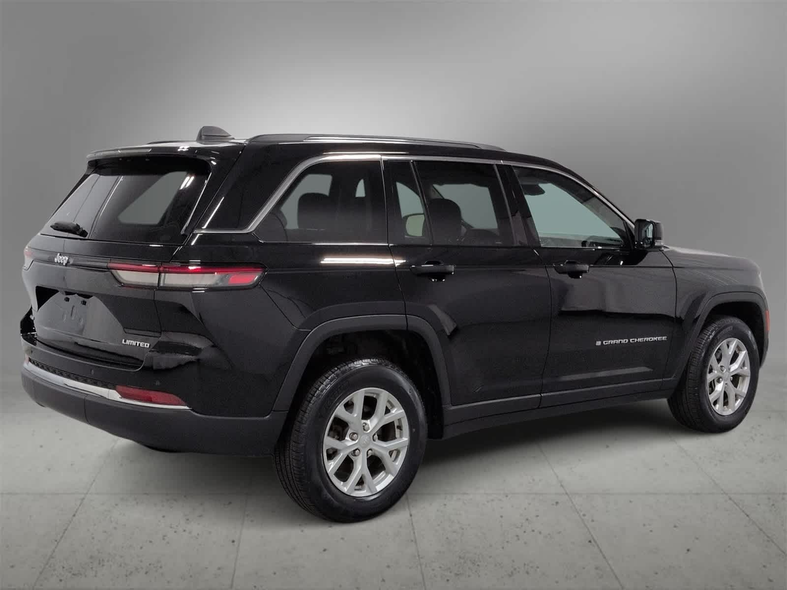 Thumbnail: 2023 Jeep Grand Cherokee - 8