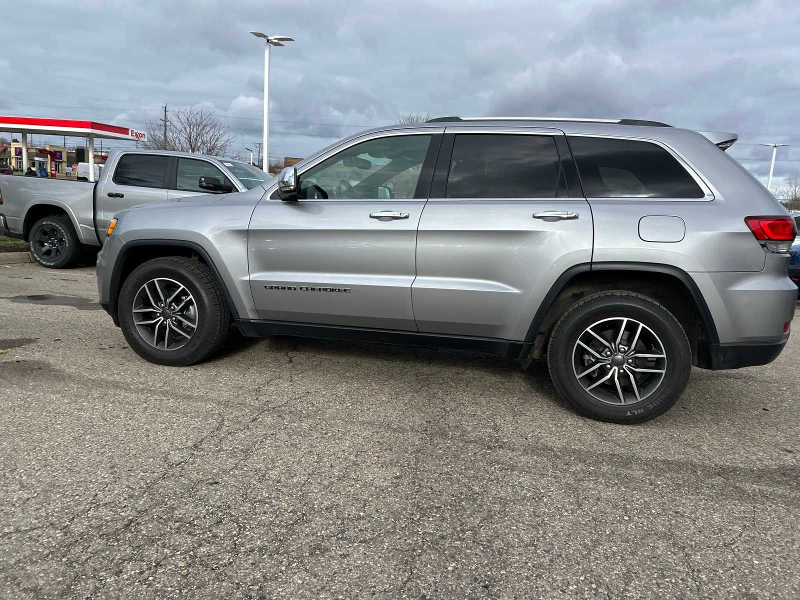 Thumbnail: 2020 Jeep Grand Cherokee - 21