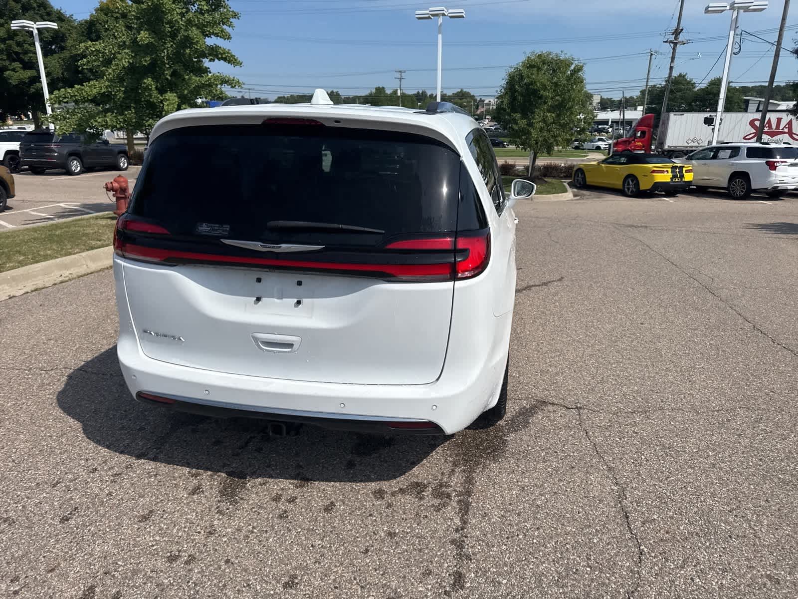 Thumbnail: 2022 Chrysler Pacifica - 16