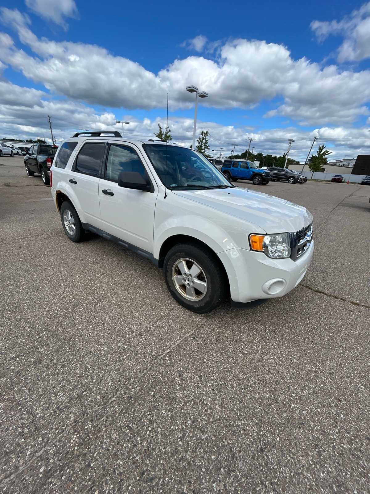 Thumbnail: 2011 Ford Escape - 8