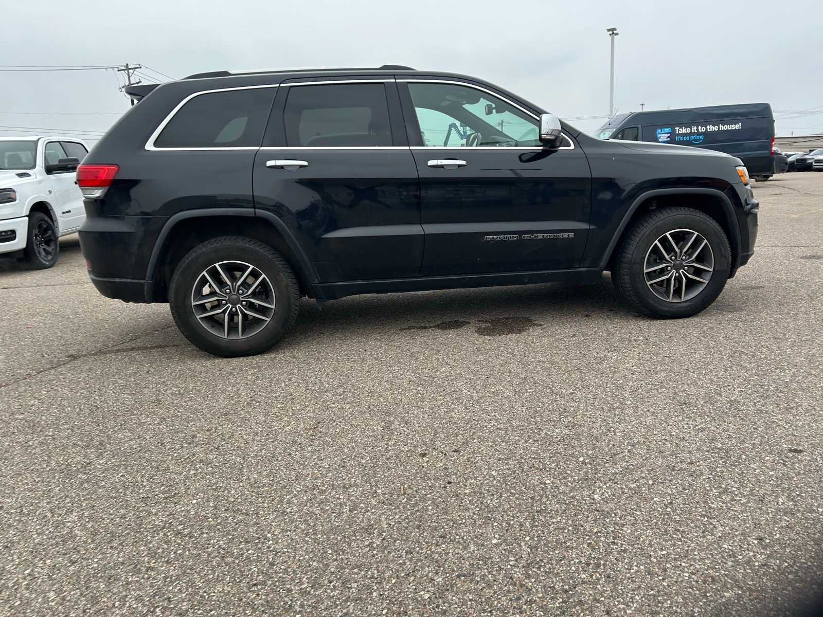 Thumbnail: 2019 Jeep Grand Cherokee - 11