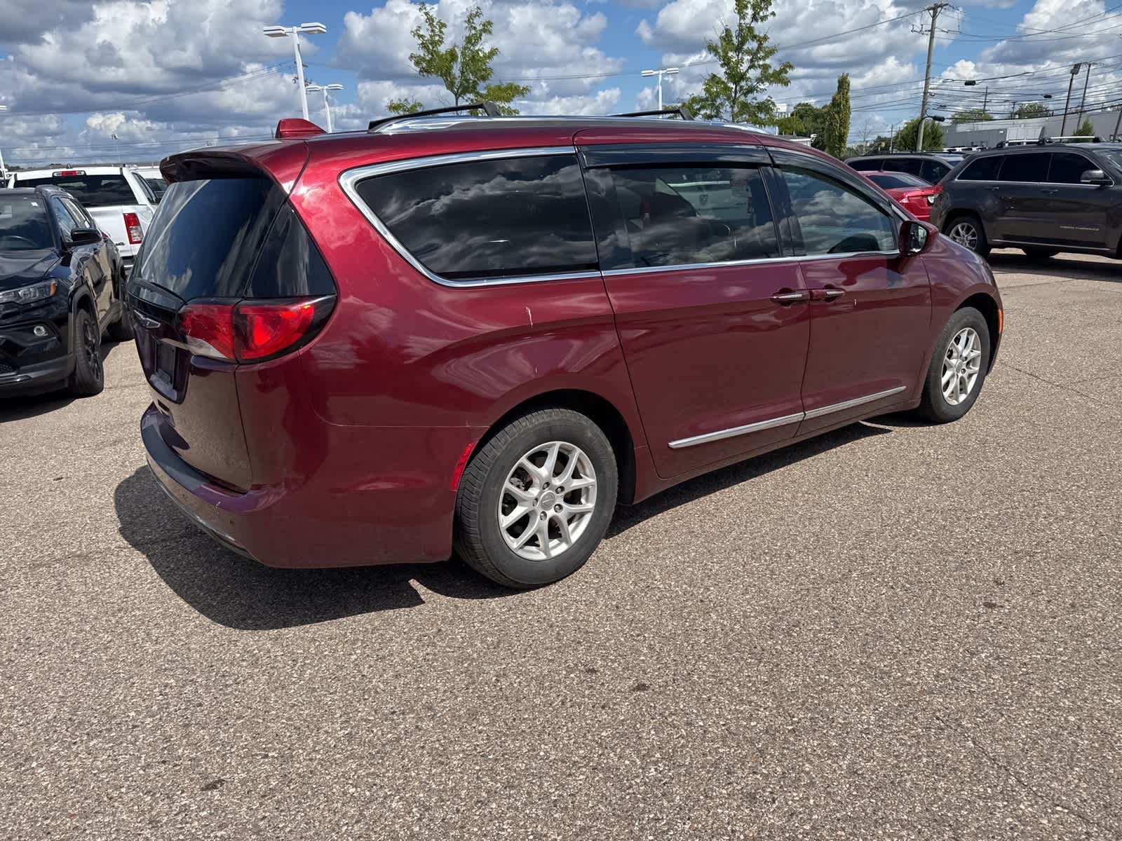 Thumbnail: 2020 Chrysler Pacifica - 16
