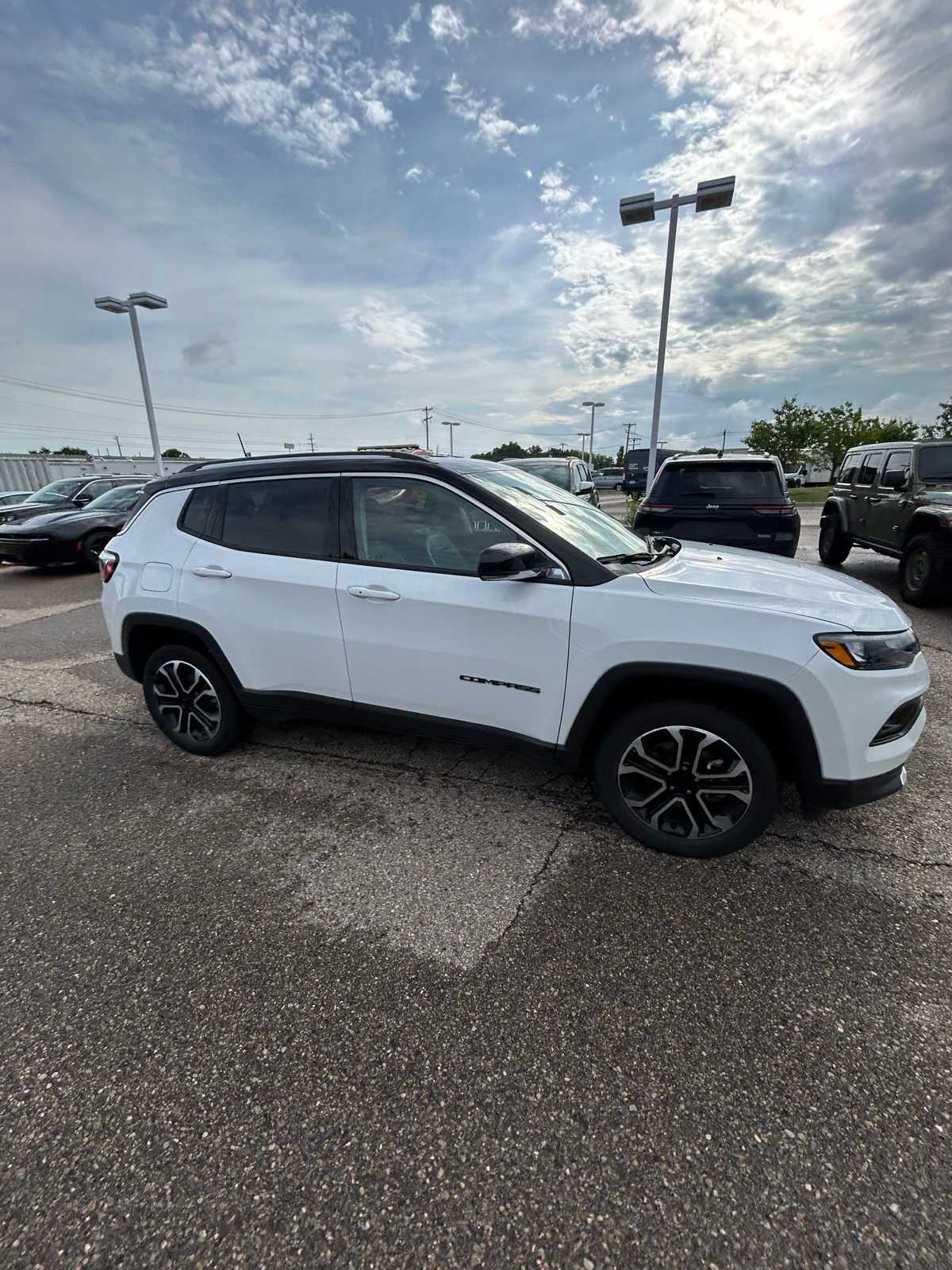 Thumbnail: 2022 Jeep Compass - 8