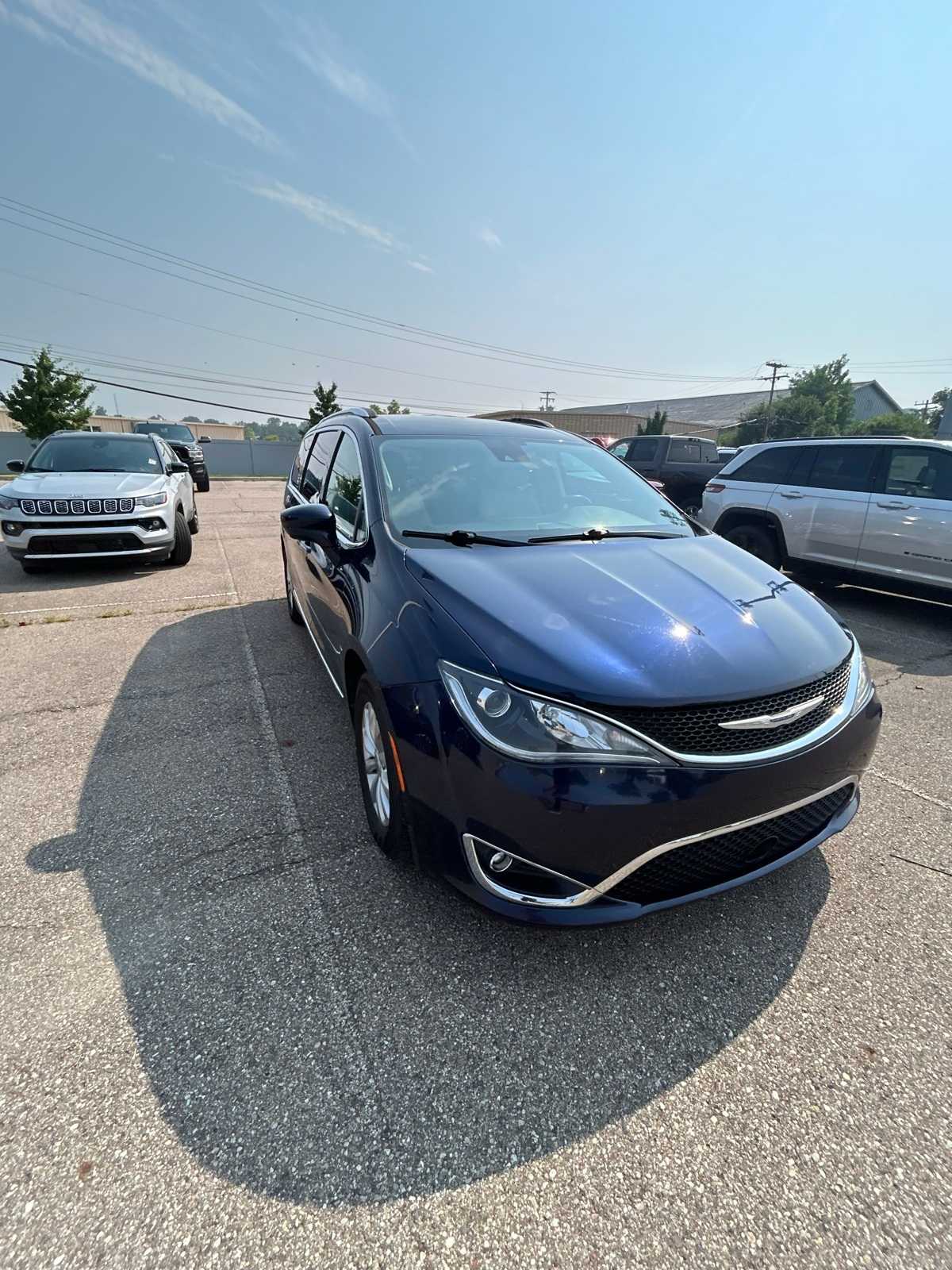 Thumbnail: 2018 Chrysler Pacifica - 9