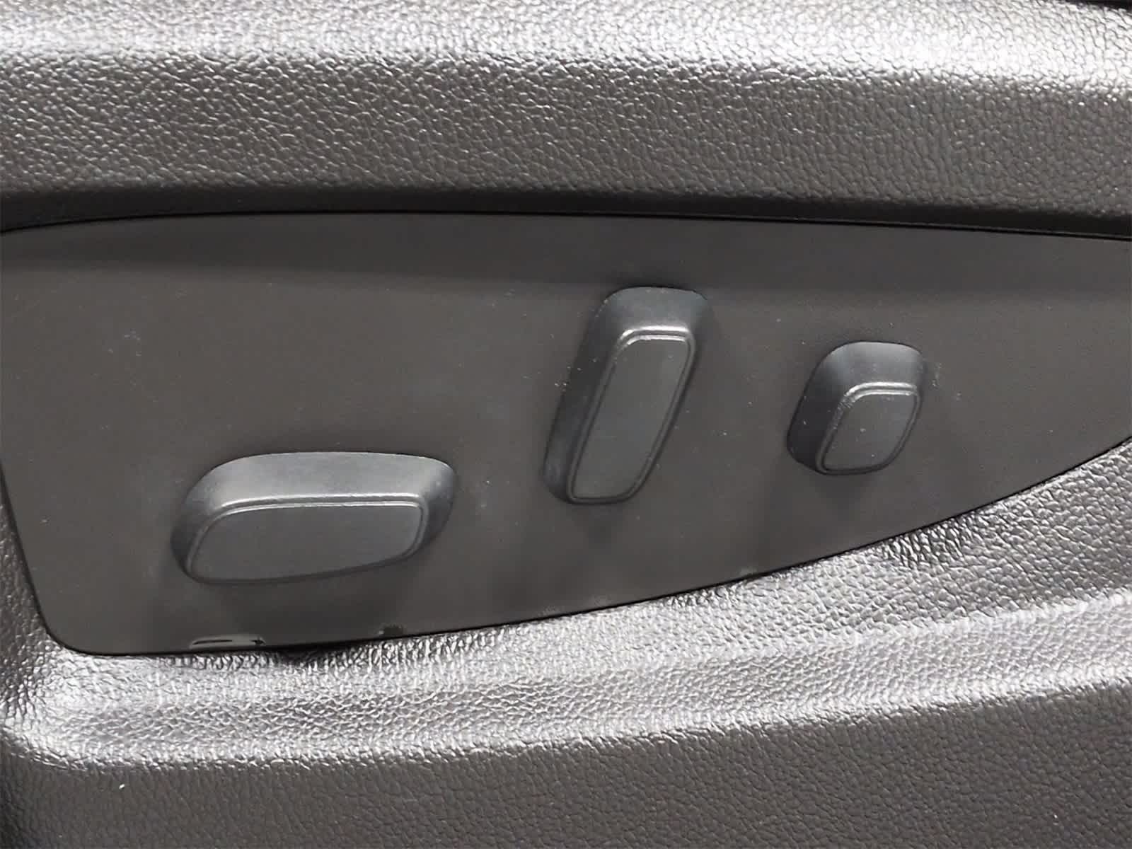 Thumbnail: 2016 Chevrolet Tahoe - 18