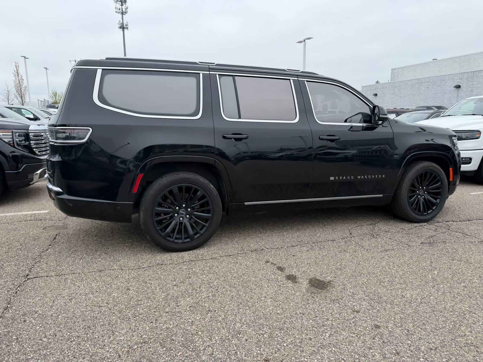 Thumbnail: 2022 Jeep Grand Wagoneer - 9