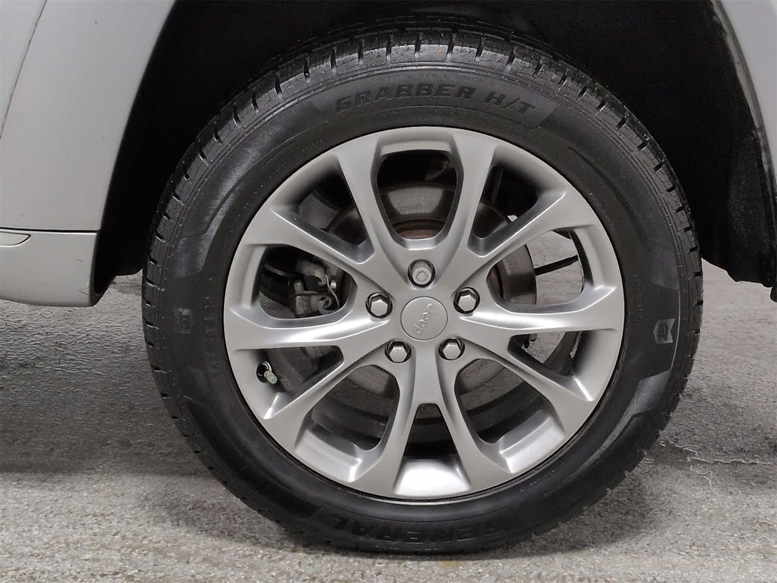 Thumbnail: 2019 Jeep Grand Cherokee - 14