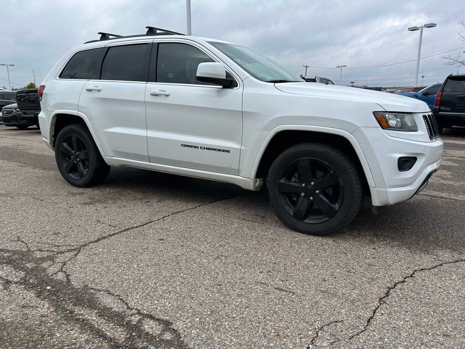 Thumbnail: 2015 Jeep Grand Cherokee - 10