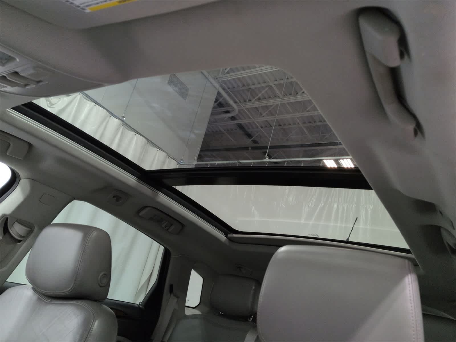 Thumbnail: 2010 Cadillac SRX - 20