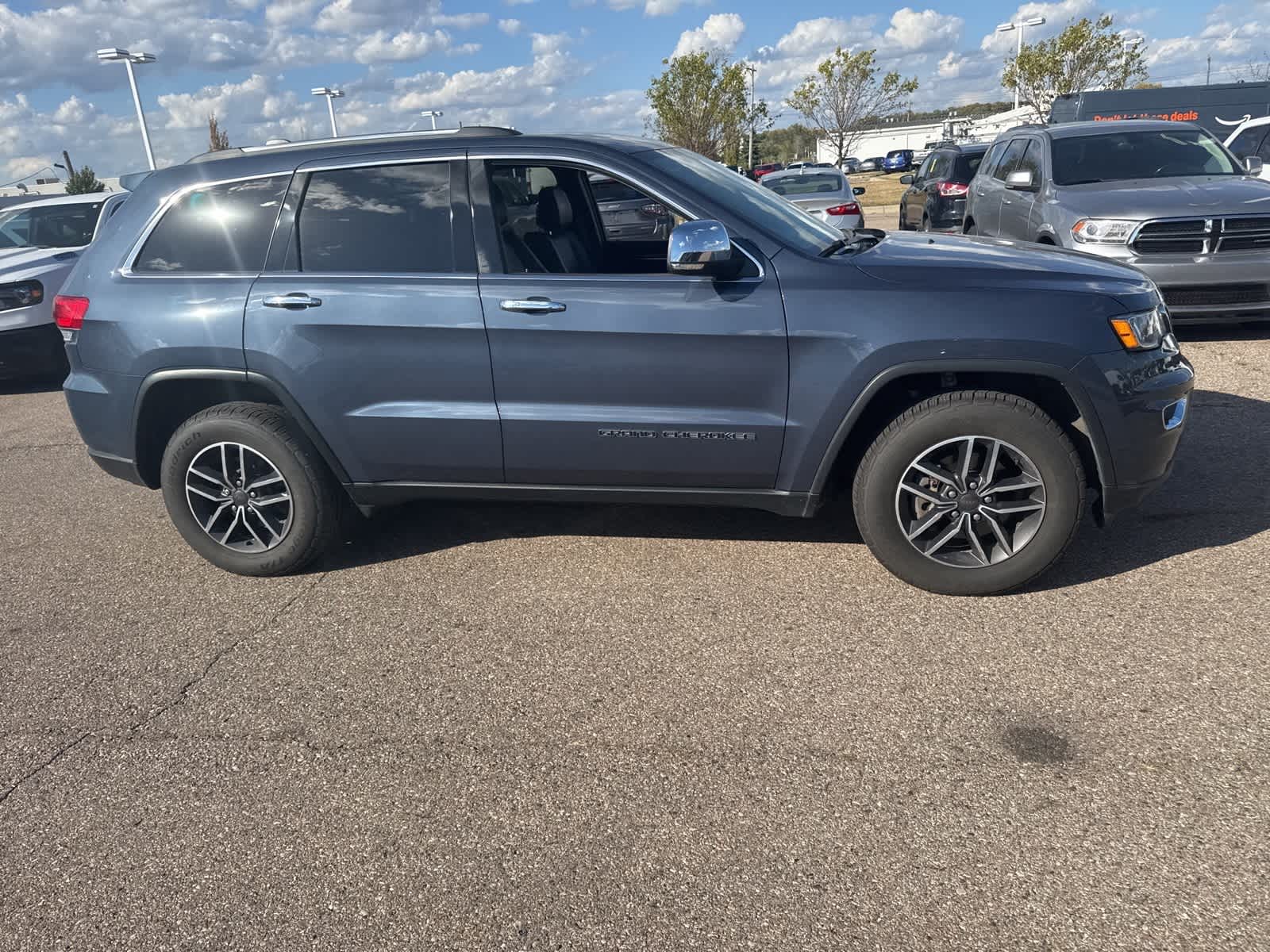 Thumbnail: 2019 Jeep Grand Cherokee - 11