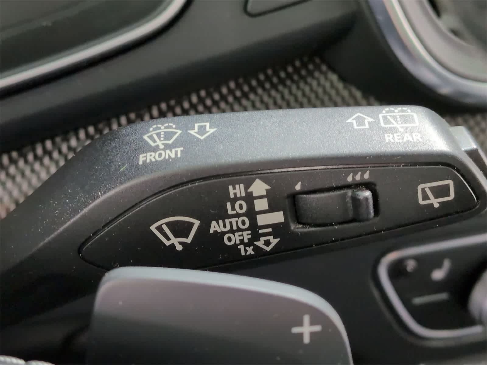 Thumbnail: 2019 Audi SQ5 - 28