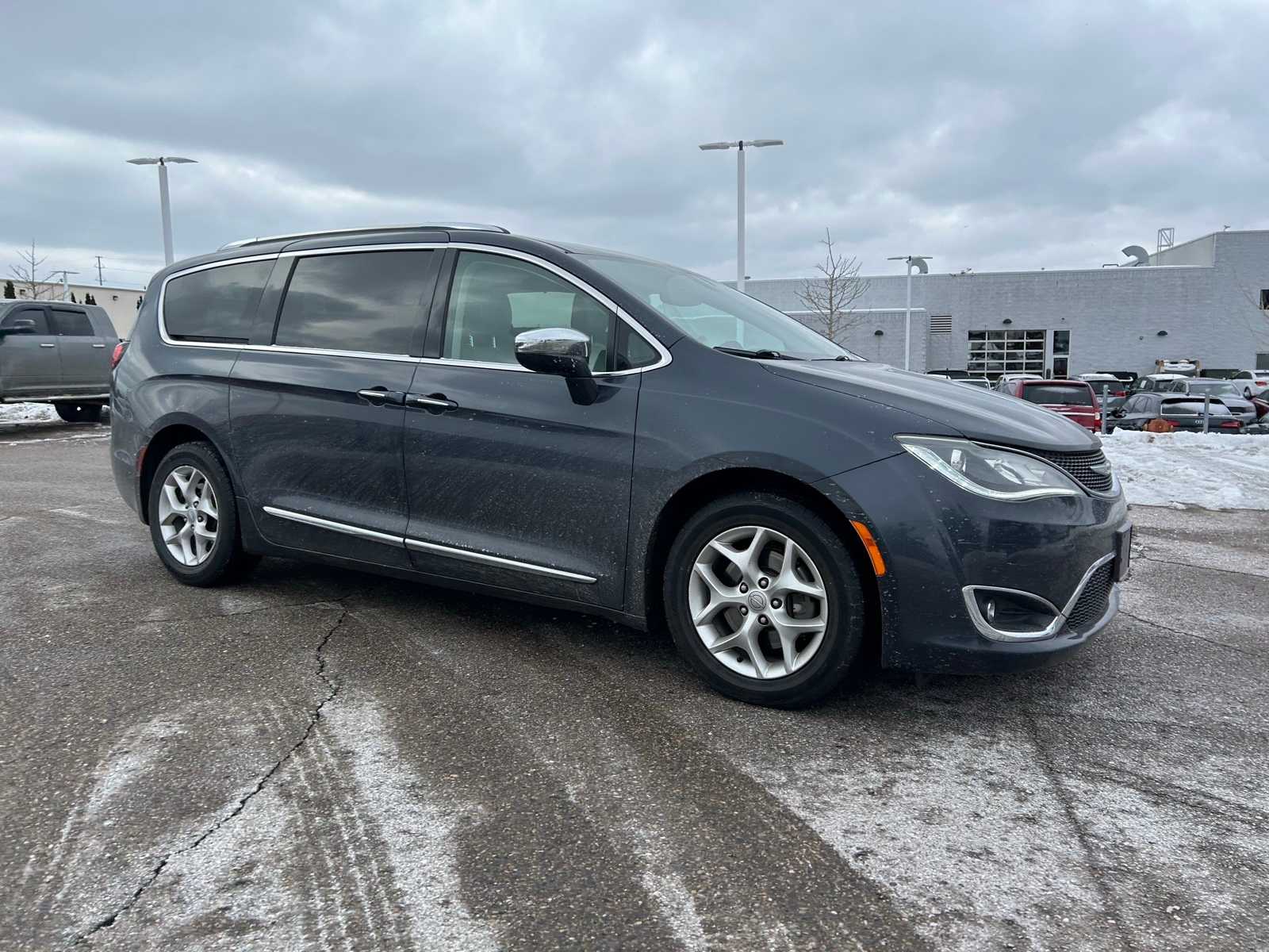 Thumbnail: 2020 Chrysler Pacifica - 10