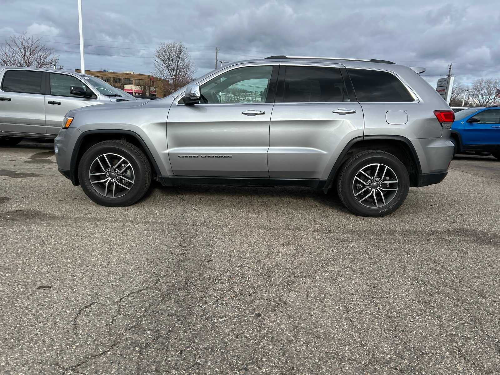 Thumbnail: 2020 Jeep Grand Cherokee - 20