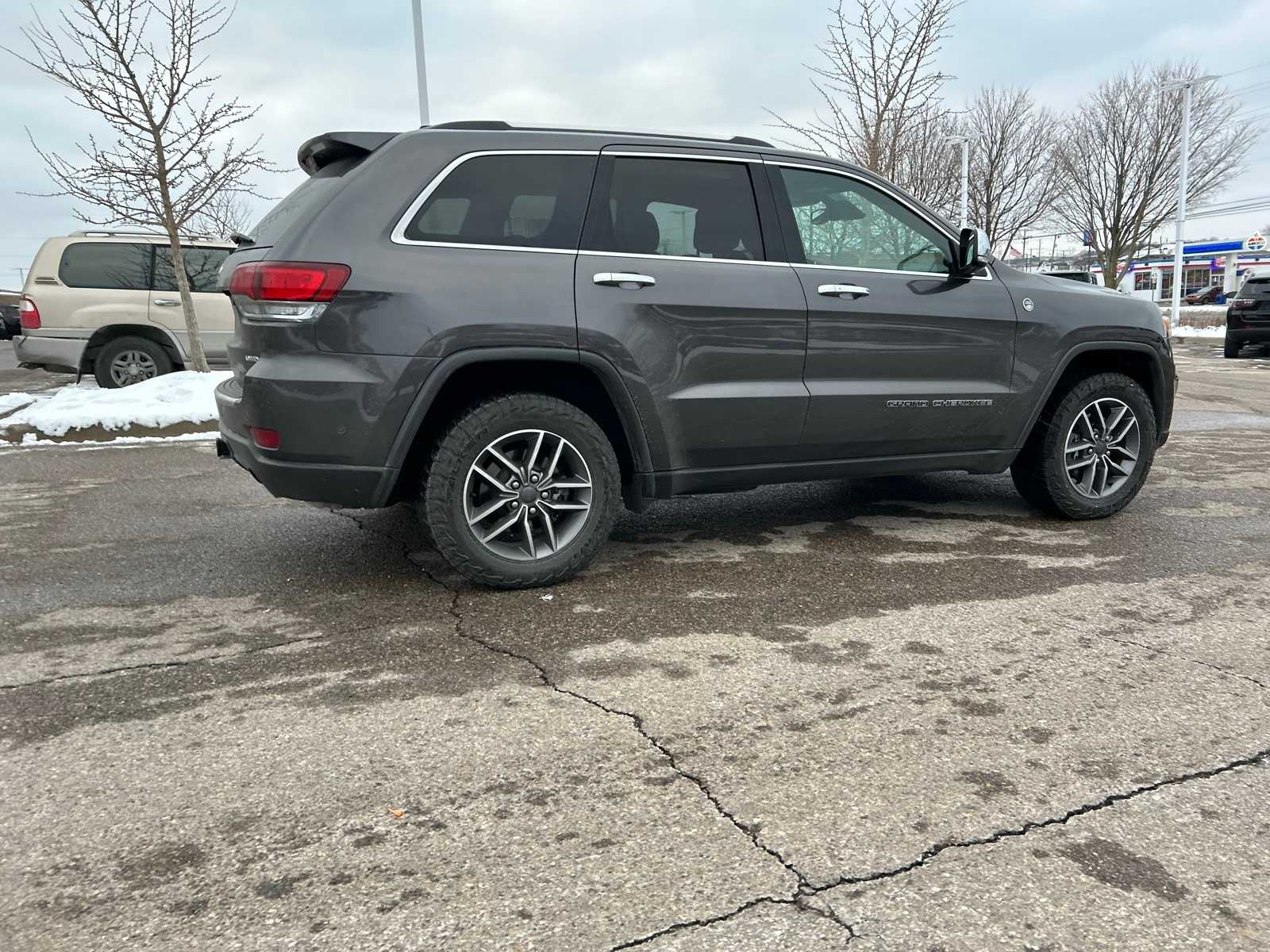 Thumbnail: 2020 Jeep Grand Cherokee - 12