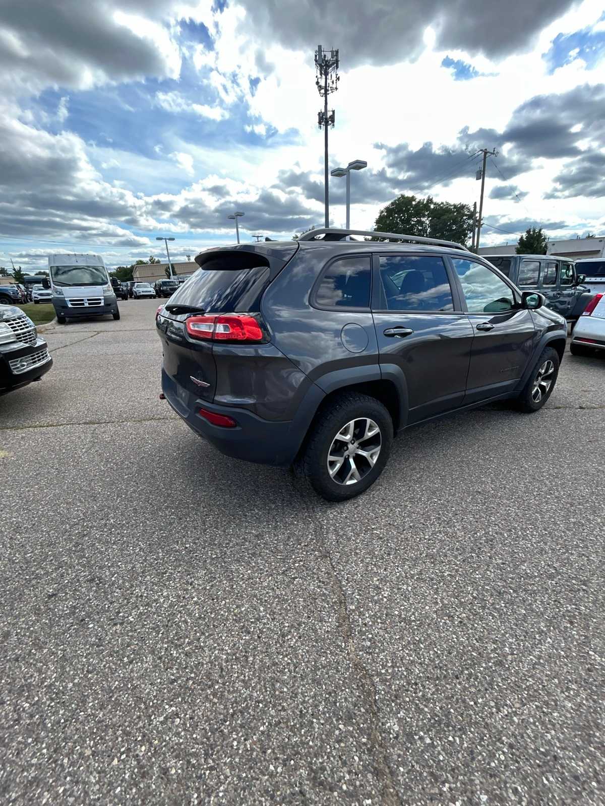 Thumbnail: 2015 Jeep Cherokee - 15