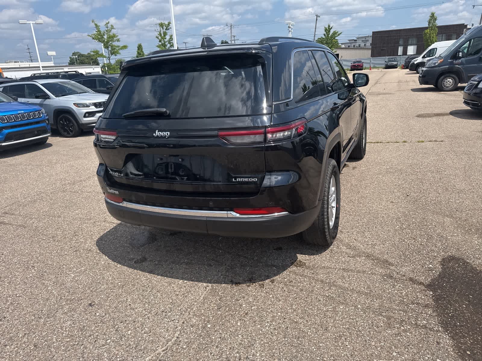 Thumbnail: 2023 Jeep Grand Cherokee - 17