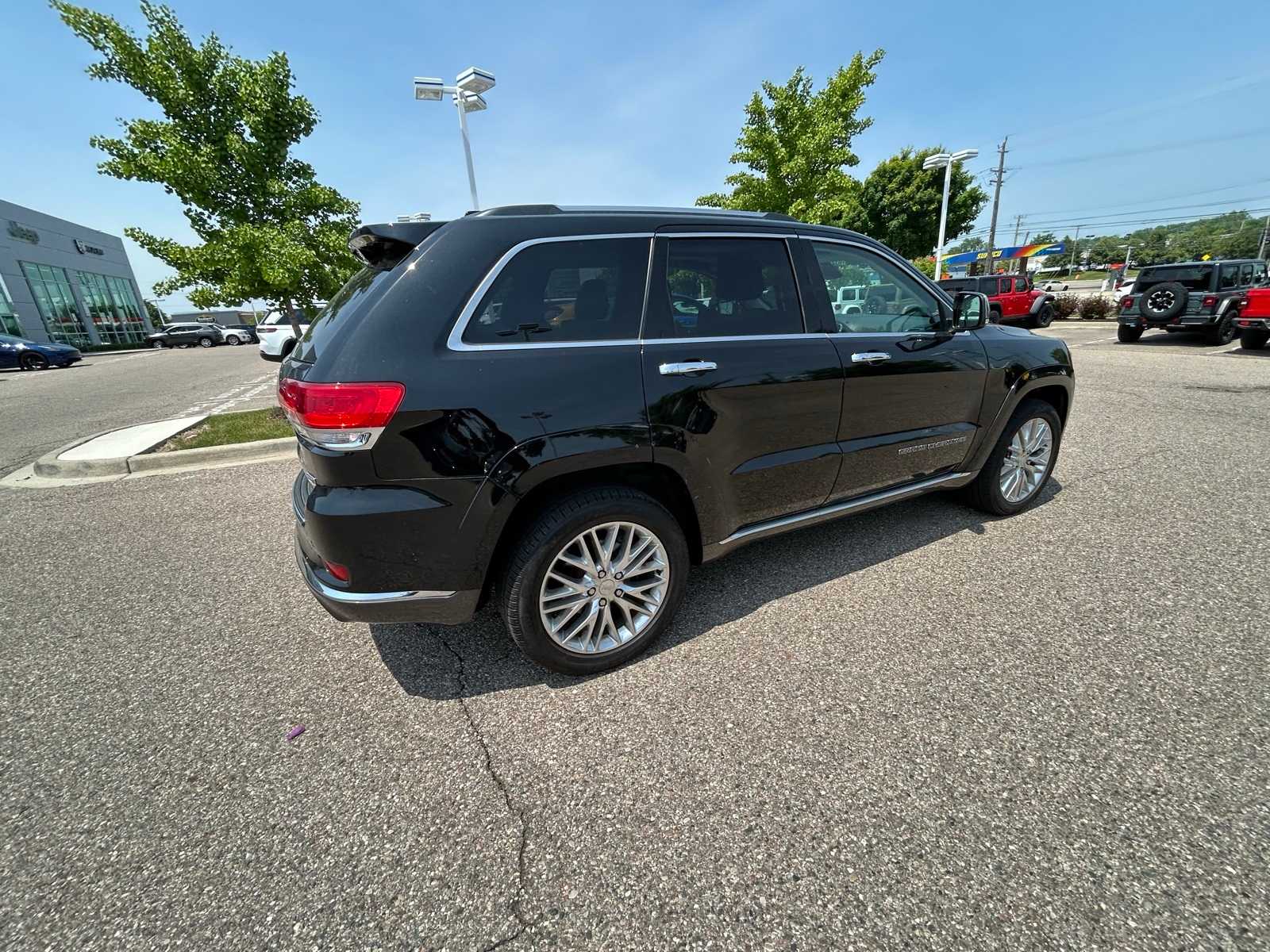 Thumbnail: 2017 Jeep Grand Cherokee - 18