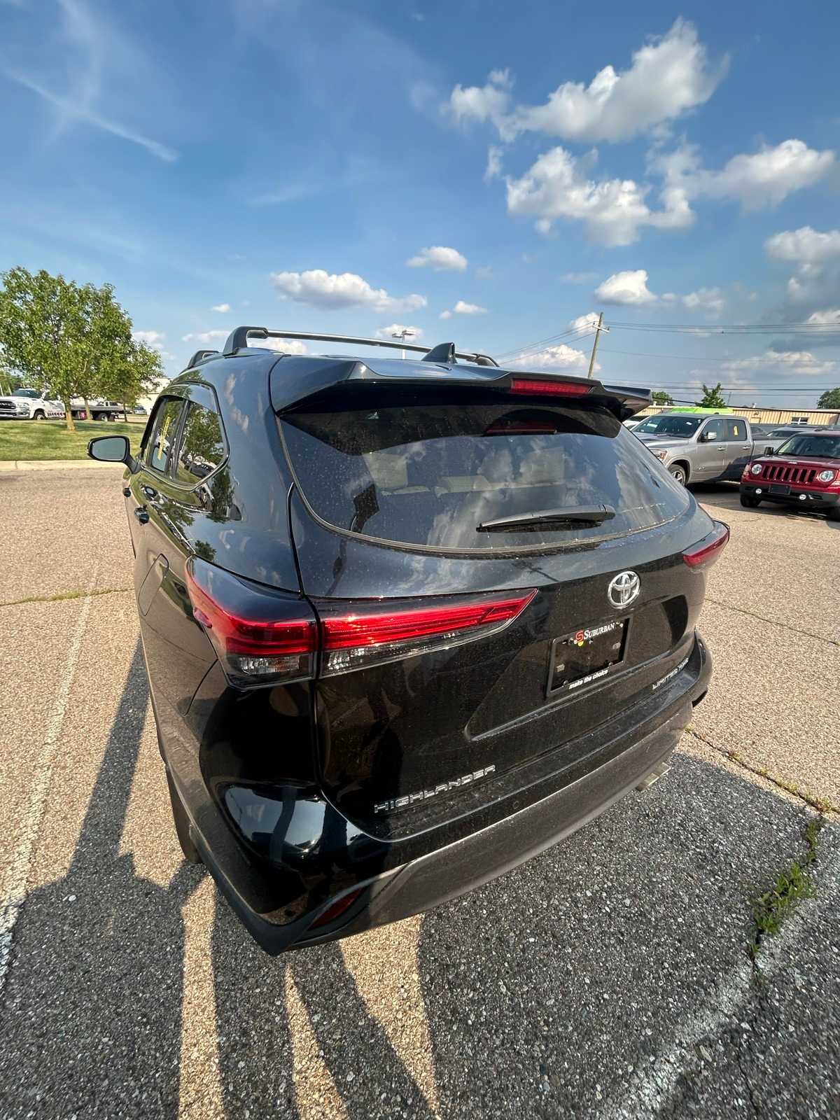 Thumbnail: 2023 Toyota Highlander - 22