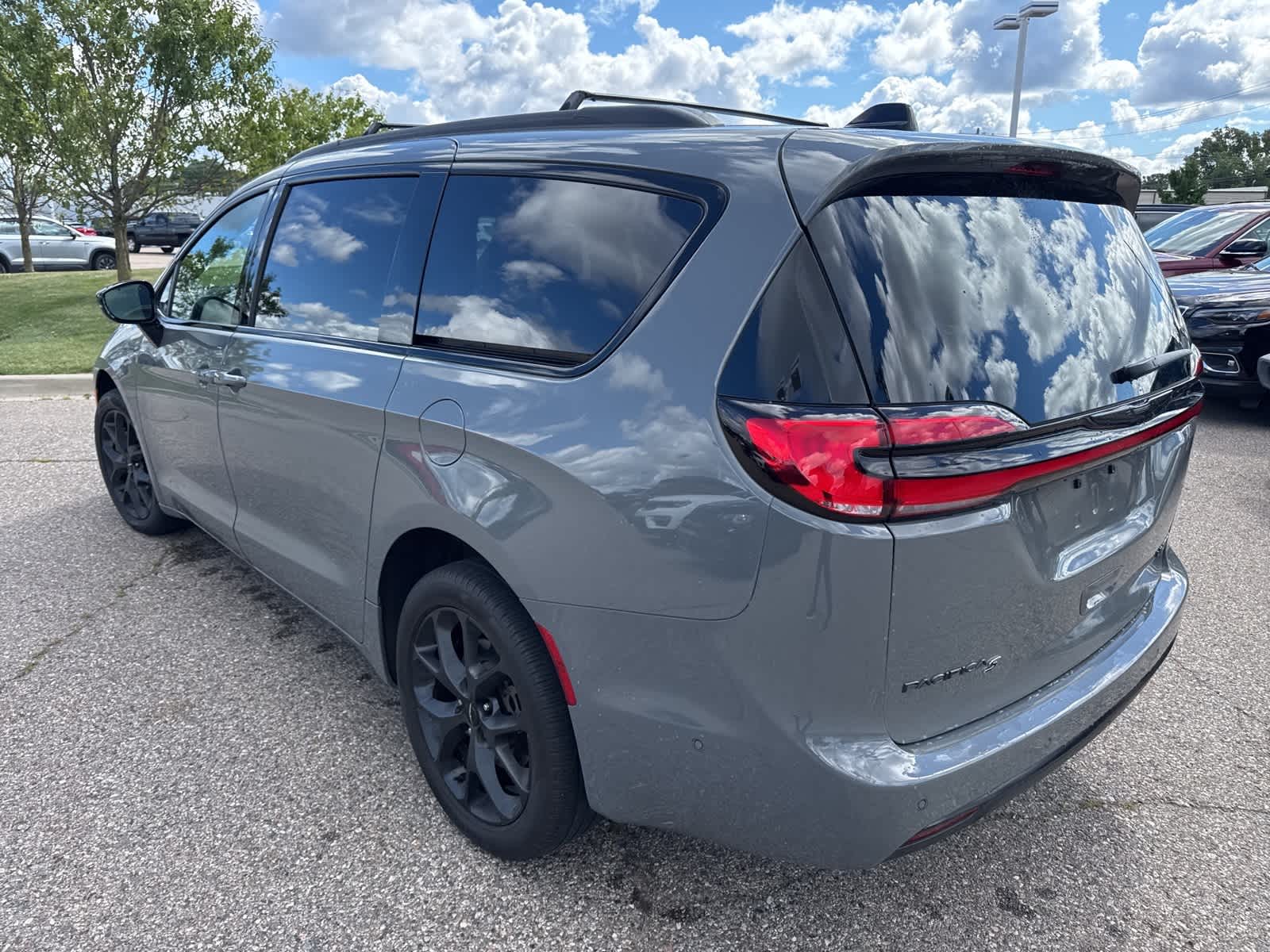 Thumbnail: 2023 Chrysler Pacifica - 21