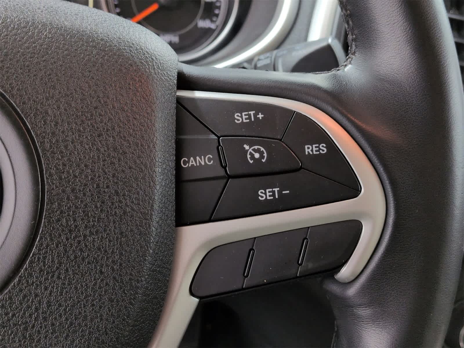 Thumbnail: 2015 Jeep Cherokee - 25