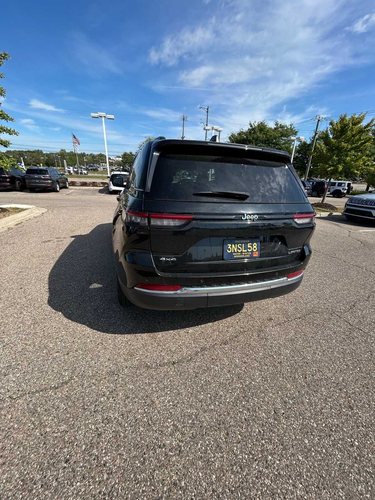 Thumbnail: 2022 Jeep Grand Cherokee - 24