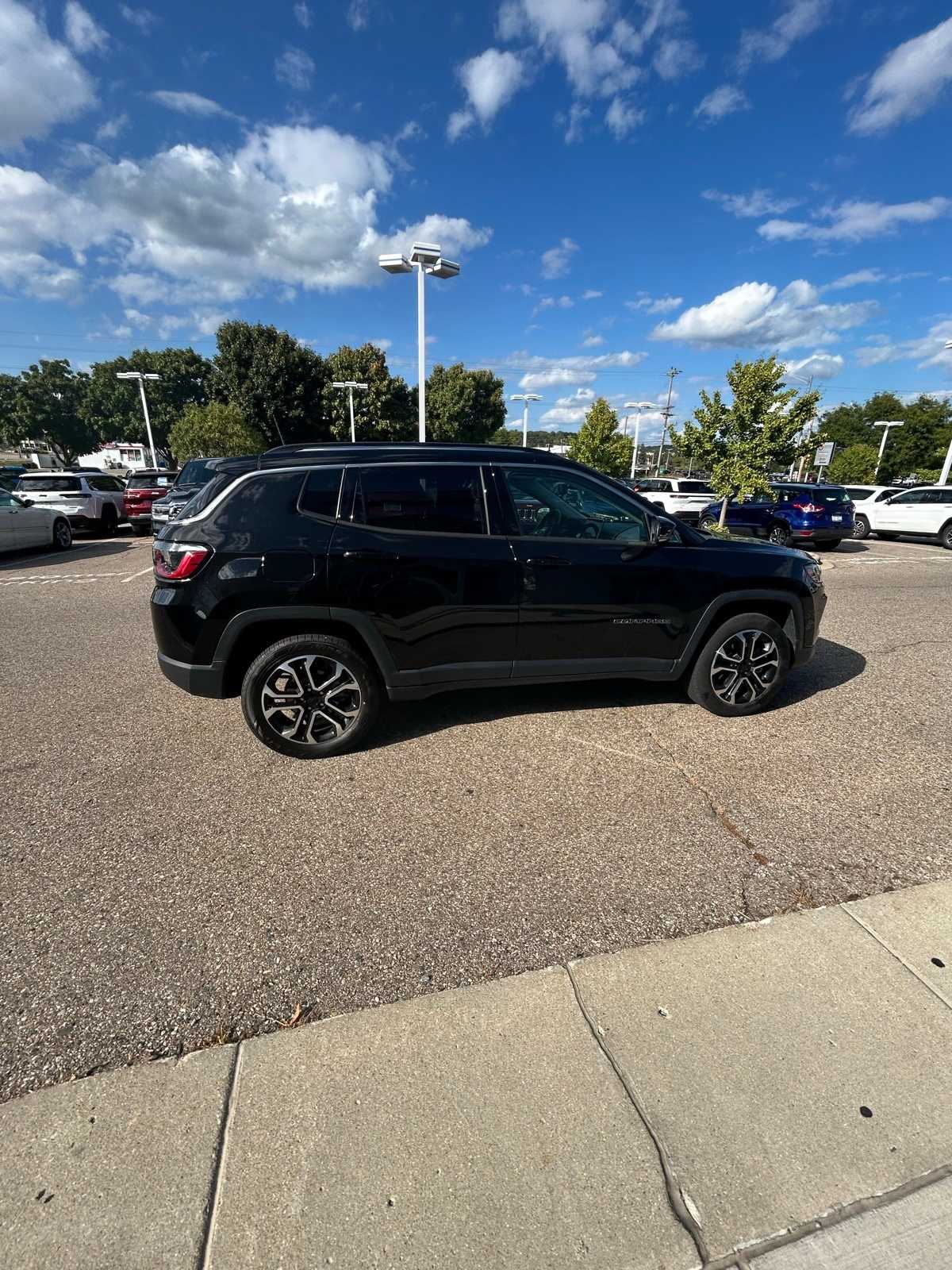 Thumbnail: 2022 Jeep Compass - 11