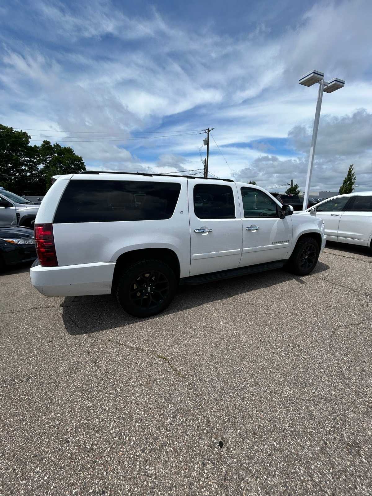 Thumbnail: 2008 Chevrolet Suburban - 16