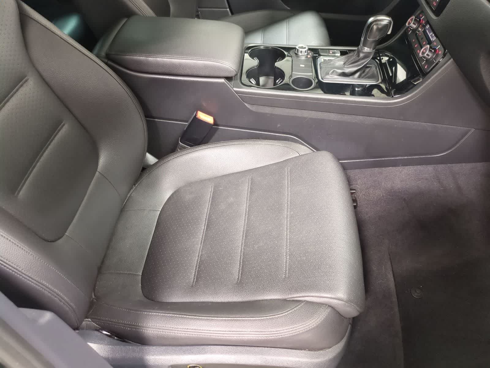 Thumbnail: 2014 Volkswagen Touareg - 22