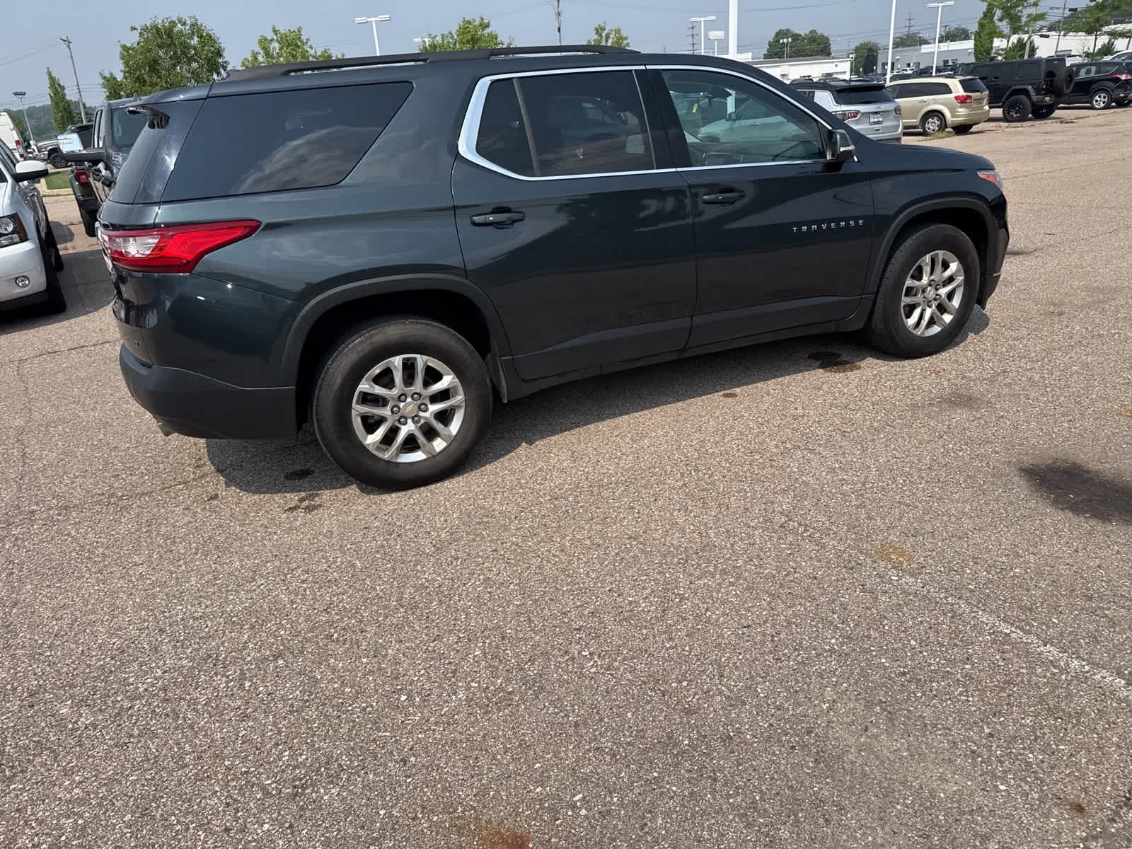 Thumbnail: 2021 Chevrolet Traverse - 14