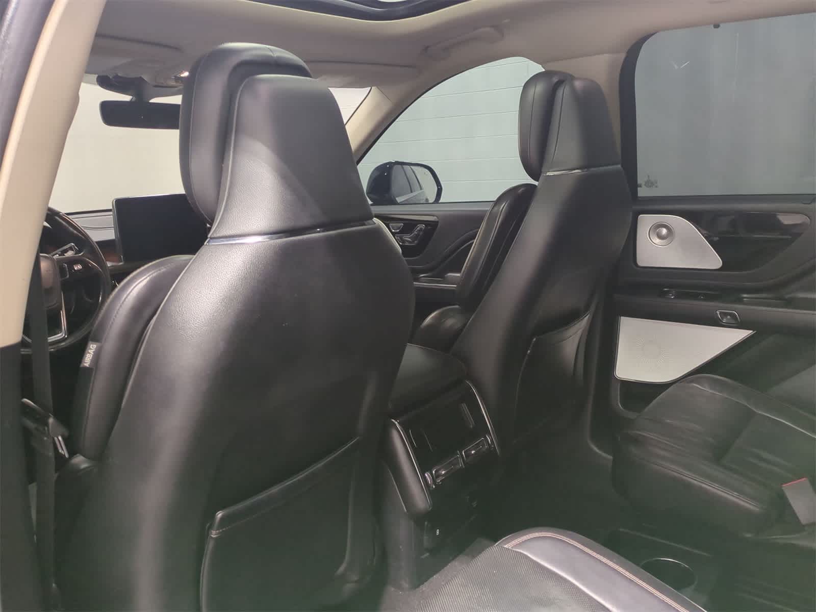 Thumbnail: 2020 Lincoln Aviator - 19