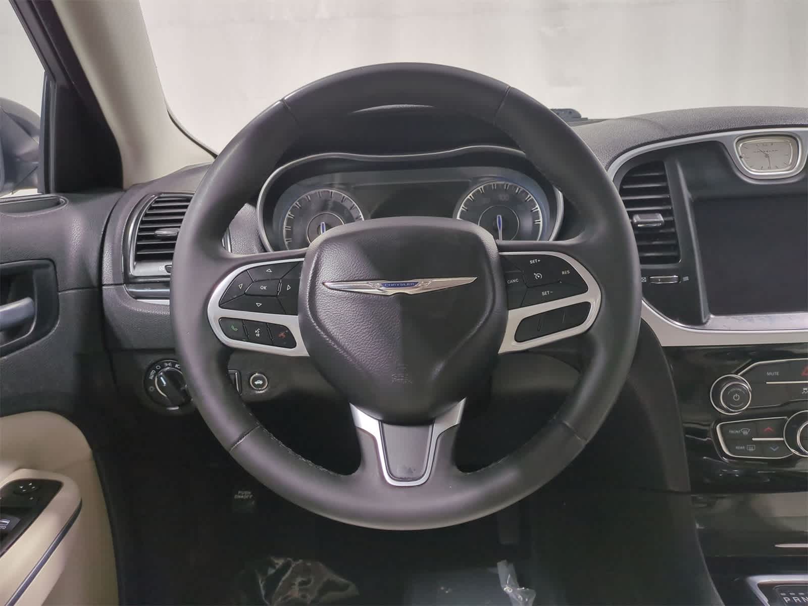 Thumbnail: 2023 Chrysler 300 - 23