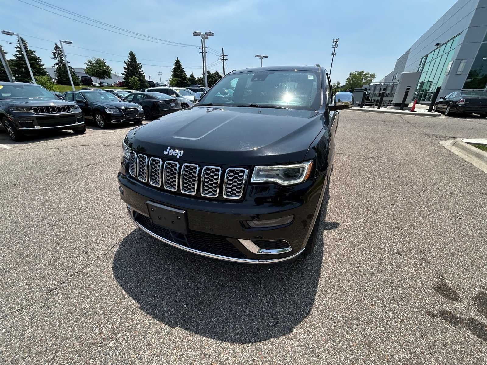 Thumbnail: 2017 Jeep Grand Cherokee - 3
