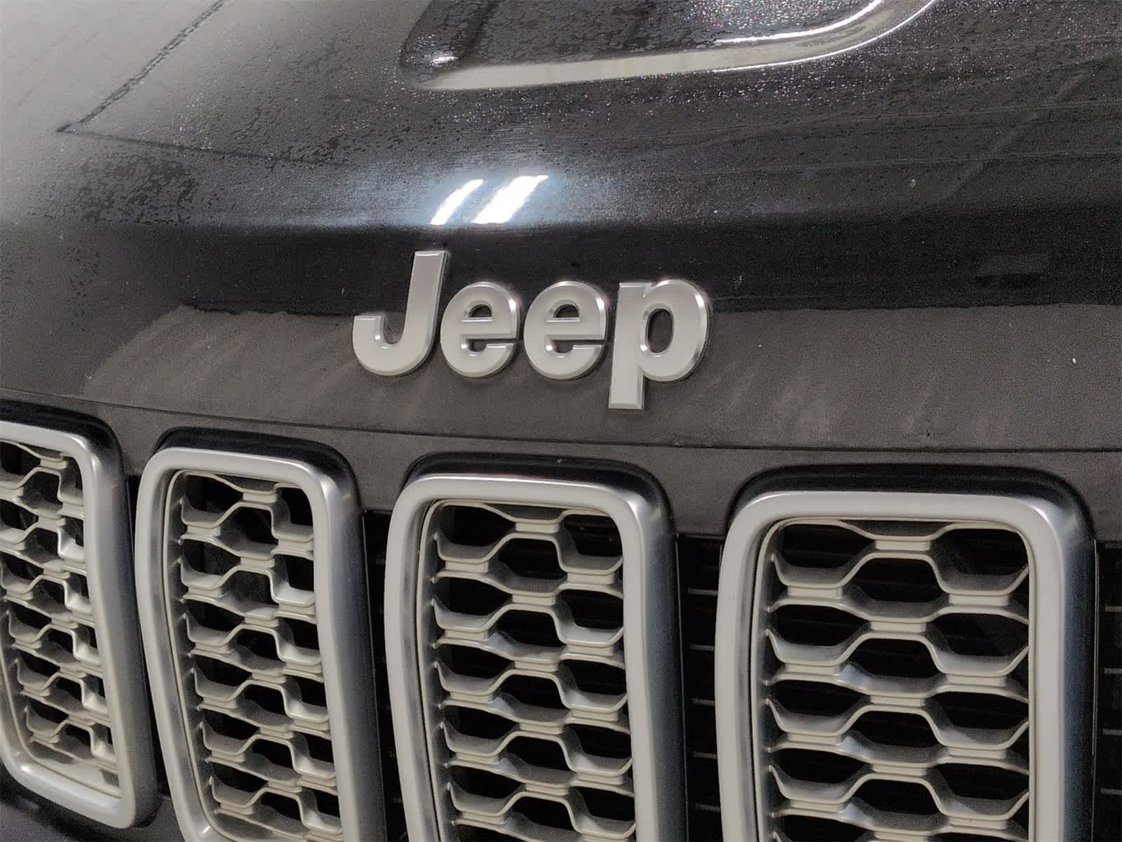 Thumbnail: 2017 Jeep Grand Cherokee - 12
