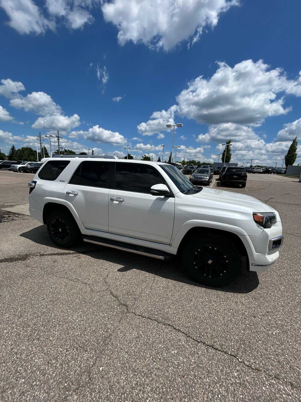 Thumbnail: 2014 Toyota 4Runner - 9